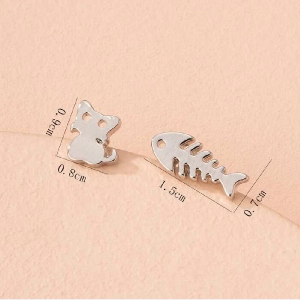 🦴🐱Cat & Fish Bone Earrings NWT - Picture 3 of 10